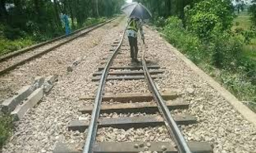 রেললাইনের তাপমাত্রা উঠেছে ৫০ ডিগ্রিতে, গতি কমানোর নির্দেশ