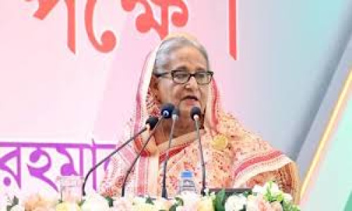 বিলাসিতা ছেড়ে শ্রমিকদের কল্যাণে নজর দিতে শিল্পমালিকদের প্রতি প্রধানমন্ত্রীর আহ্বান