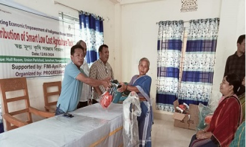 ক্ষুদ্র নৃগোষ্ঠী নারীদের অর্থনৈতিক উন্নয়নে কৃষি সরঞ্জাম বিতরণ