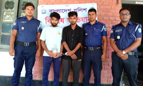 কাপ্তাইয়ে চোলাই মদ ও গাঁজা’সহ আটক ৩