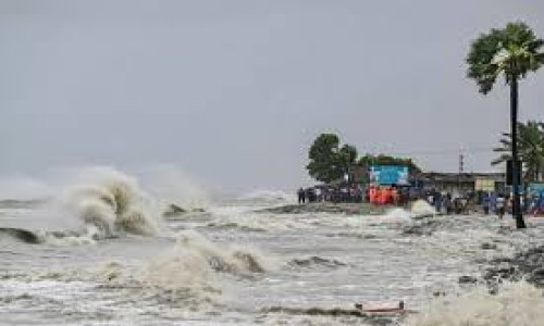 উপকূলে ঘূর্ণিঝড় রিমালের আঘাত