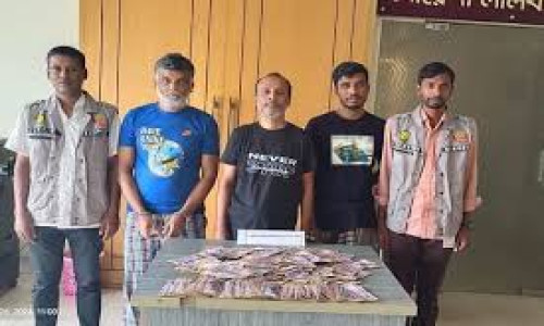 ‘ধাক্কা দিলি কেন’ বলে মারধর করে ছিনিয়ে নেয় ৭০ লাখ টাকাভর্তি ব্যাগ