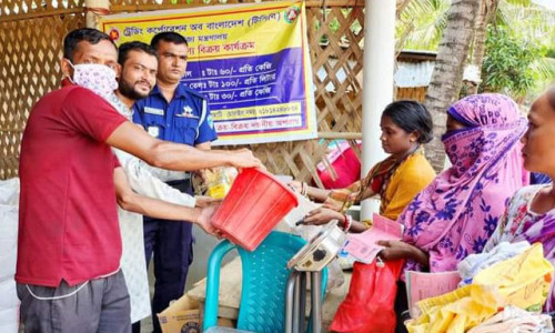 রাজস্থলীতে অসহায়দের মাঝে টিসিবির পণ্য বিতরণ