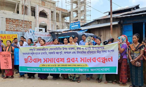 লুট করা অস্ত্র ফেরত দিয়ে স্বাভাবিক জীবনে ফিরে আসার দাবী
