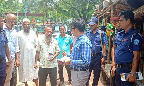 কাপ্তাইয়ে অবৈধ দোকান ও স্থাপনা সরানোর নির্দেশ ইউএনও এর