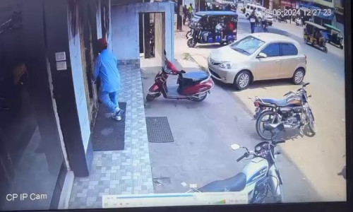 তুমুল গোলাগুলি, ৭ ডাকাতকে একাই তাড়ালেন পুলিশ কর্মকর্তা