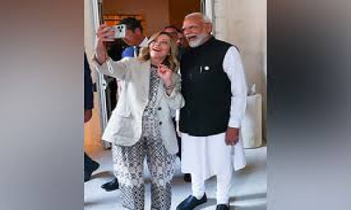 হাসিমুখে সেলফি তুলছেন মেলোনি, মোদির মুখেও হাসি