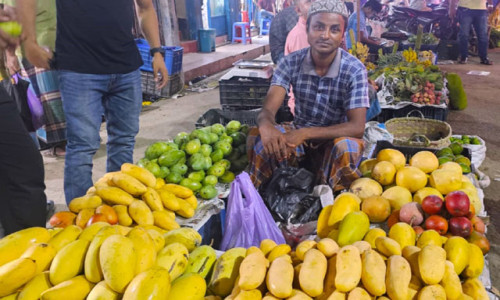 দেশী বিদেশী আমে সয়লাব বান্দরবান বাজার