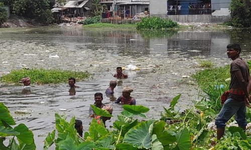 জেলেদের পুকুরে নামিয়ে তল্লাশি, কাজী কামালের মুঠোফোন পাওয়া যায়নি