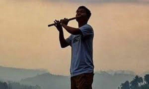 বহু কষ্টের দিন কাটিয়ে বিশ্ববিদ্যালয়ে আসা ক্যউপ্রু বাঁশির সুরে দেখছেন দিন বদলের আশা
