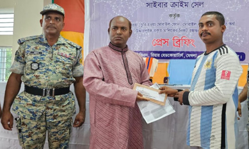 বান্দরবানে চুরি যাওয়া ৬০টি মোবাইল ও নগদ টাকা উদ্ধার