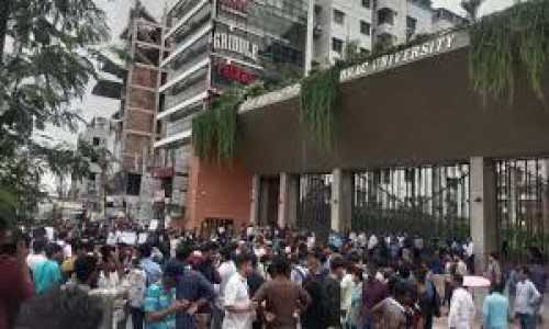 ব্র্যাক ও নর্থ সাউথ বিশ্ববিদ্যালয়ের শিক্ষার্থীদের সড়ক অবরোধ, বিক্ষোভ