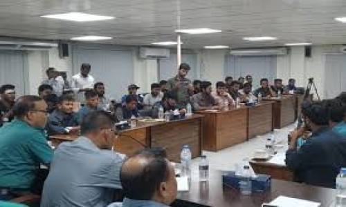 ‘খুলনায় আপনার মতো পুলিশ কমিশনার চাই না’, বললেন শিক্ষার্থীরা