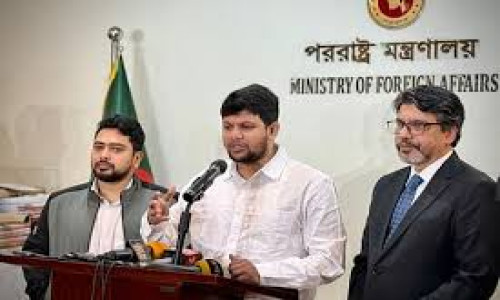 নতজানু কিংবা হঠকারিতা নয়, সম্পর্ক হবে বাস্তবভিত্তিক: উপদেষ্টা মাহফুজ