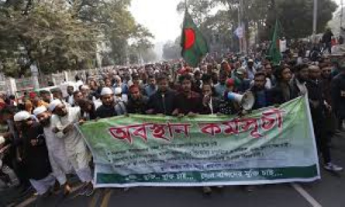 চাকরিচ্যুত বিডিআর সদস্যসহ ‘ভুক্তভোগী’ স্বজনদের শাহবাগ অবরোধ, তীব্র যানজট