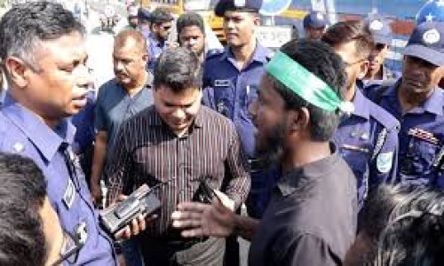 মানিকগঞ্জে বৈষম্যবিরোধীদের কমিটি বাতিলের দাবিতে ঢাকা-আরিচা মহাসড়ক অবরোধ