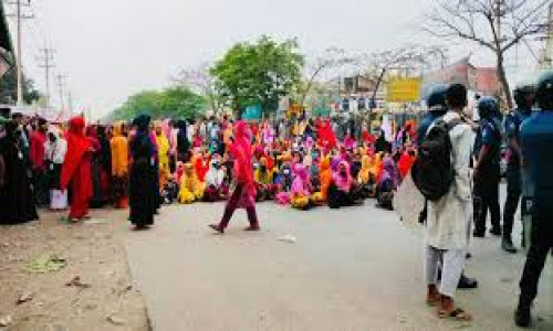 গাজীপুরে আলিফ গ্রুপের ৩ কারখানা বন্ধ ঘোষণা, শ্রমিকদের বিক্ষোভ