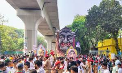 নেচে-গেয়ে হাজারো মানুষ অংশ নিল বর্ষবরণ আনন্দ শোভাযাত্রায়