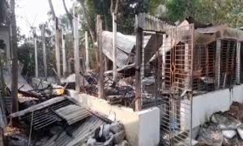 ভাস্কর মানবেন্দ্রর বাড়িতে অগ্নিকাণ্ড: অজ্ঞাতনামা আসামি করে মামলা, আওয়ামী লীগের ৪ জন গ্রেপ্তার