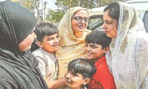 সীমান্তে গোলাগুলি, ফিরছেন ভিসা বাতিল হওয়া নাগরিকেরা