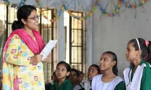 প্রাথমিক শিক্ষকদের বেতন এক ধাপ বাড়ানোর উদ্যোগ, ভিন্নমত শিক্ষকদের