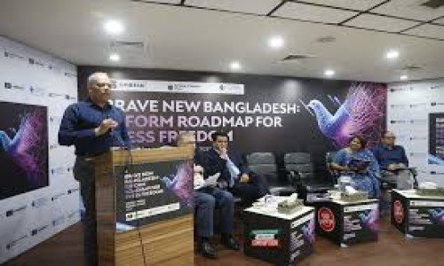 ন্যায্য পারিশ্রমিক ও নীতিসহায়তা গণমাধ্যমের স্বাধীনতা নিশ্চিতে জরুরি: কামাল আহমেদ